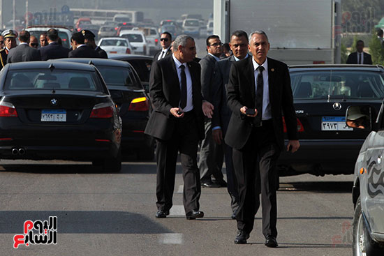 استعدادات أمنية أمام المنصة بمدينة نصر انتظارا لجنازة شهداء الكنيسة