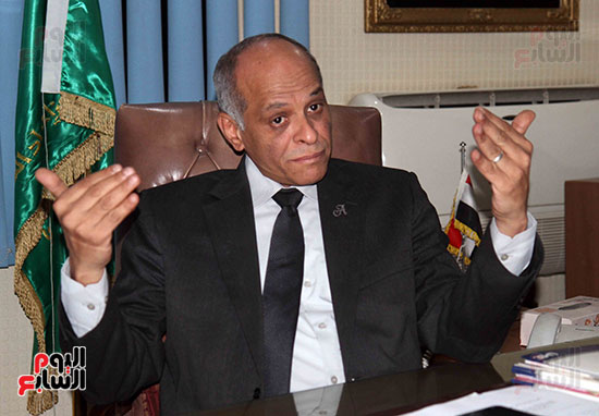 مدير المركز مع محرر اليوم السابع مدير المركز مع محرر اليوم السابع