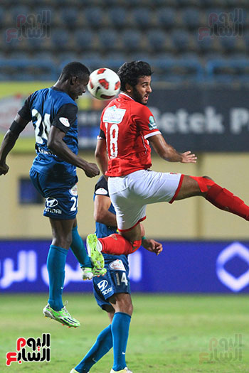  مروان محسن يحاول اللحاق بالكرة