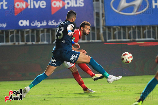  ميدو جابر يسدد الكرة