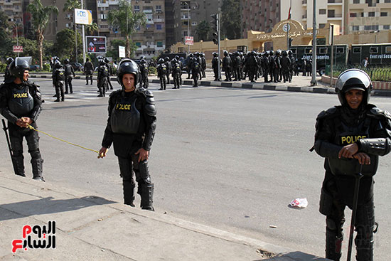 قوات الأمن خلال جنازة شهداء الحادث الإرهابى للكنيسة البطرسية