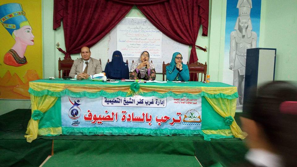 المنصة الرئيسية لندوة ضد الإرهاب بمدرسة بكفر الشيخ المنصة الرئيسية لندوة ضد الإرهاب بمدرسة بكفر الشيخ