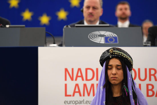 نادية مراد ولحظة تأثر خلال تكريمها من قبل البرلمان الأوروبى 