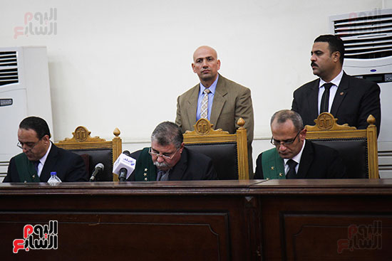 محاكمة وزير الداخلية الأسبق حبيب العادلى و12 موظفاً بالوزارة لاتهامهم بالاستيلاء على الاموال العامة (1)