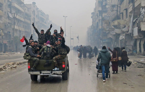 عناصر الجيش السورى شرق مدينة حلب