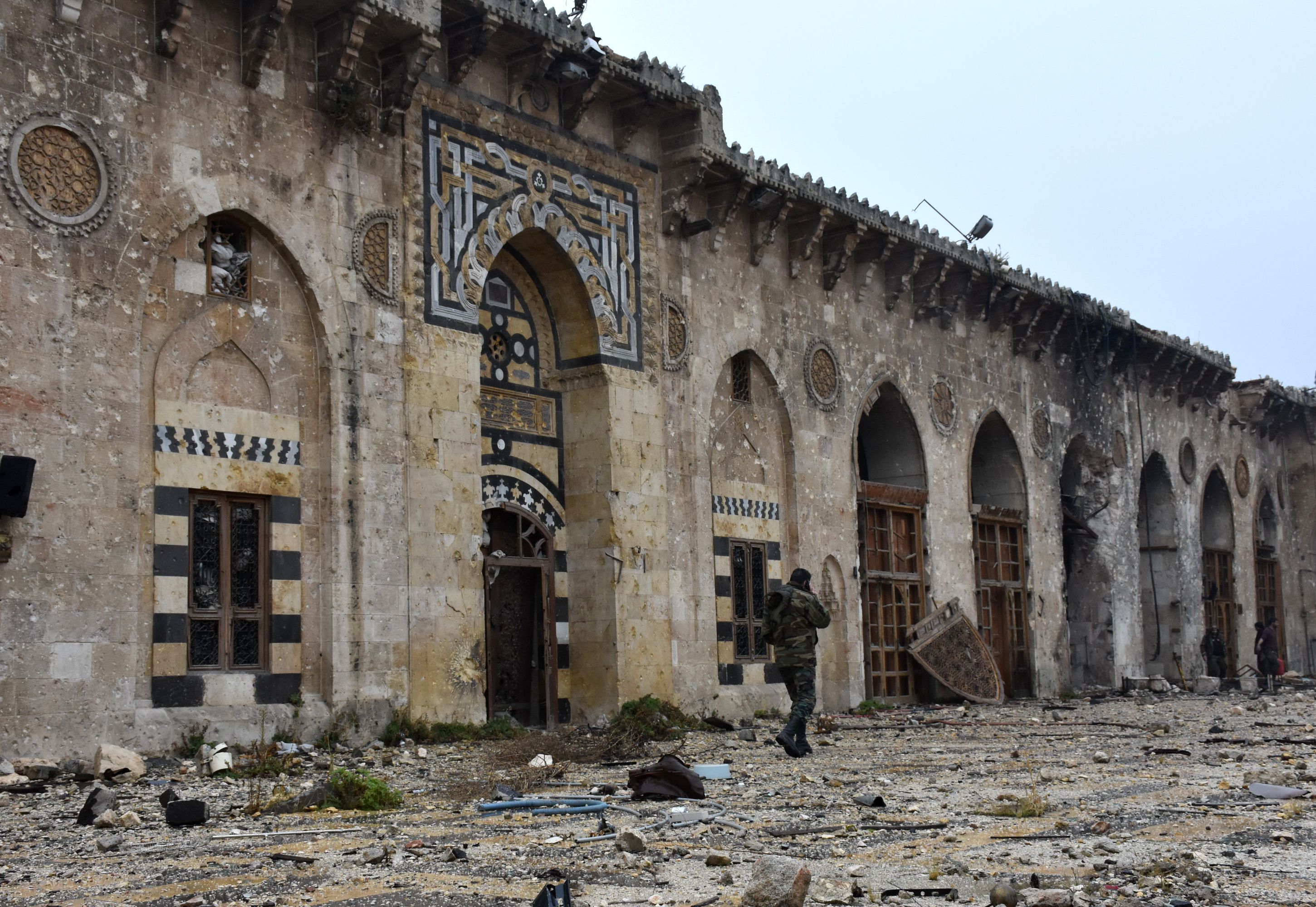 الدمار فى المسجد