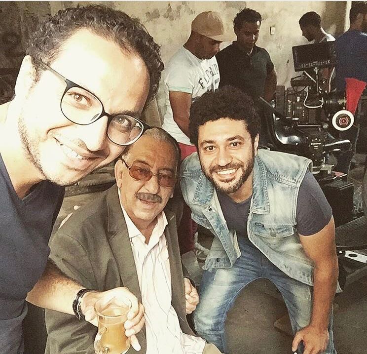 أحمد راتب مع المخرج بيتر ميمى فى كواليس الأب الروحى