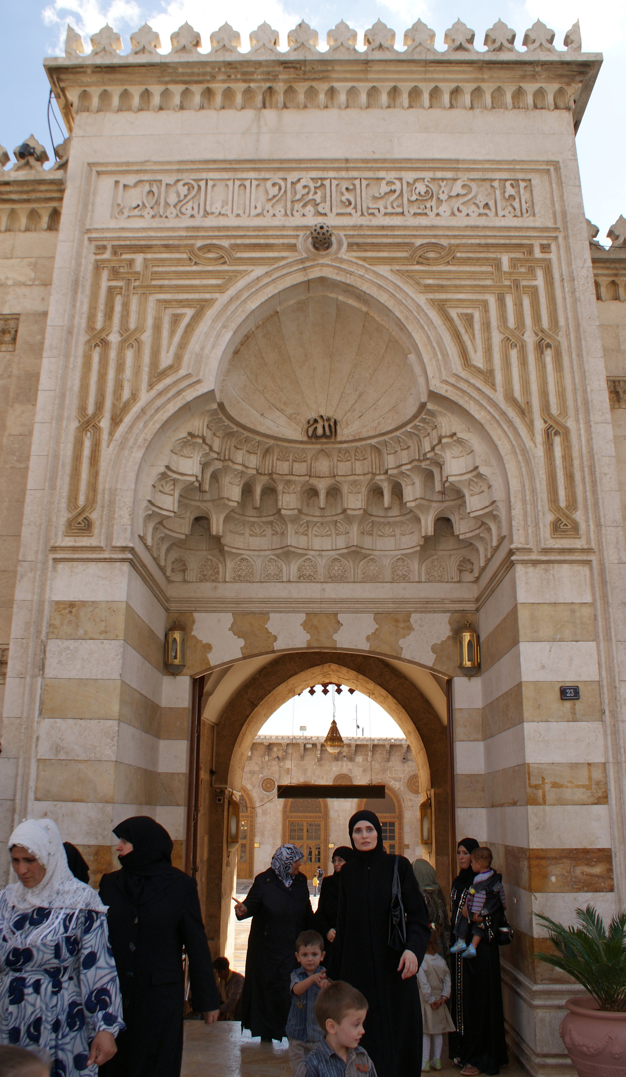 زوار المسجد قبل الحرب