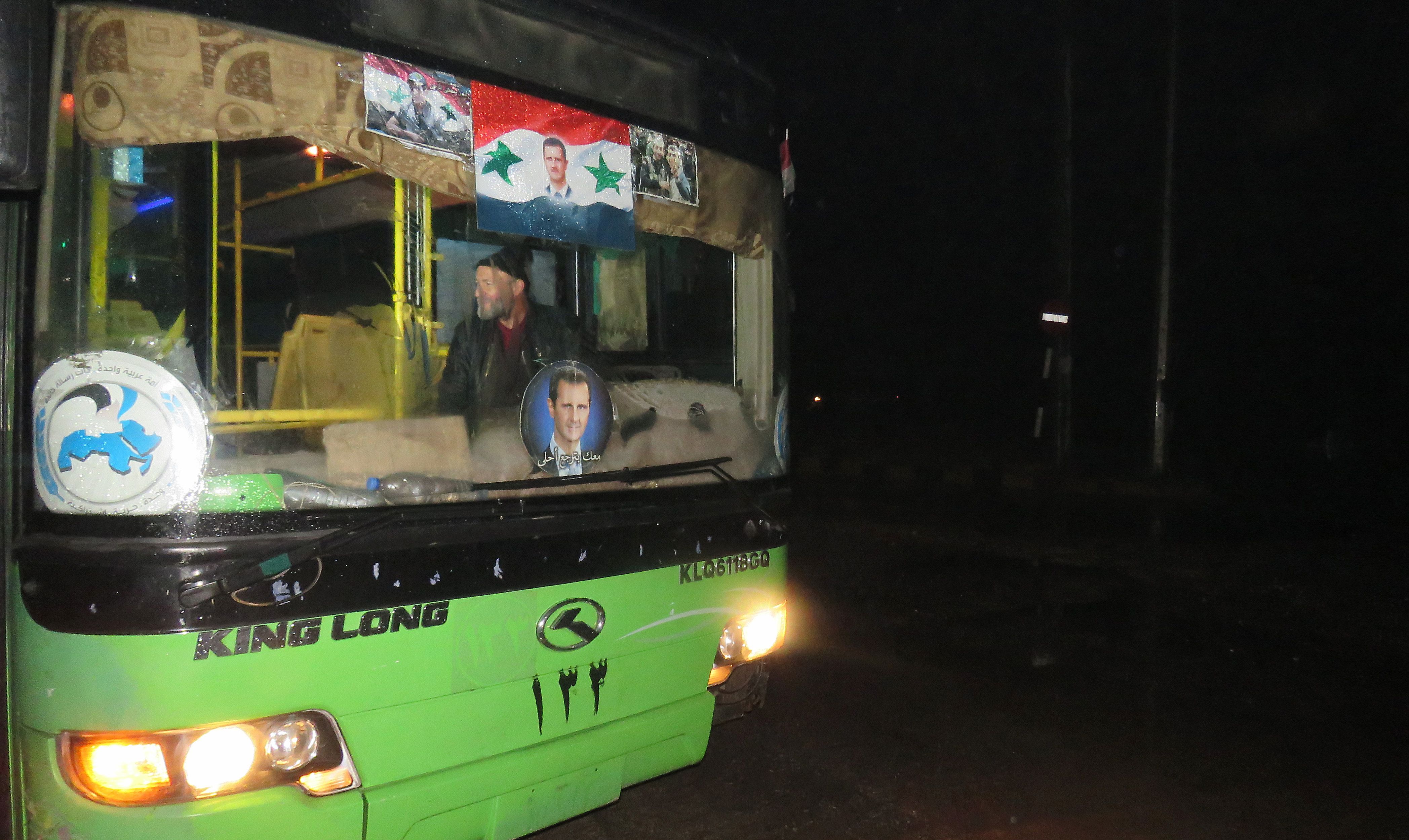 سيارات مخصصة لنقل المدنيين والمسلحين من شرق حلب