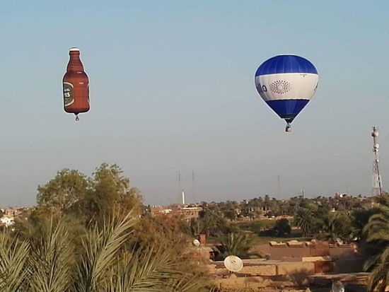              مهرجان البالون ينطلق بصورة مميزة بخروج 10 بالونات طائرة فى سماء الأقصر