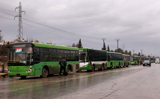  الحافلات تتوجه لإجلاء المدنيين