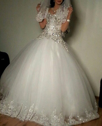 فستان زفاف من تصميم هالى