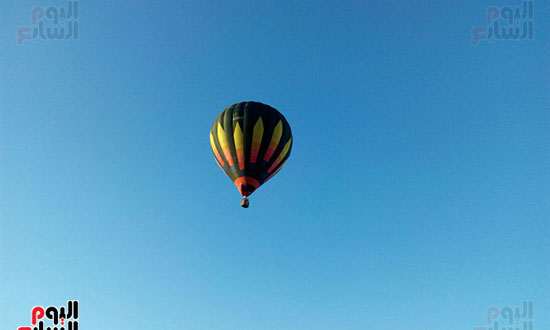         البالونات الأجنبية تحلق فى سماء الأقصر لأول مرة