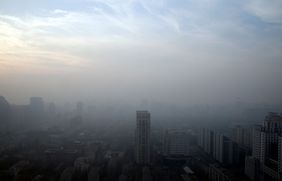  سحب من الضباب الدخانى تغطى الصين 