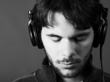 الاستماع إلى الموسيقى يخلصك من الضغوط النفسية