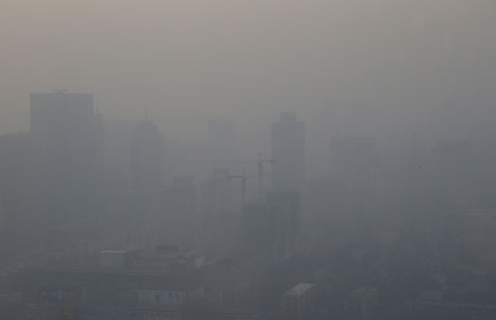  ضباب دخانى يغطى سماء الصين 
