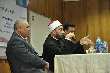 الدكتور سالم عبد الجليل مستشار المجلس الأعلى للشئون الإسلامية اثناء كلمته