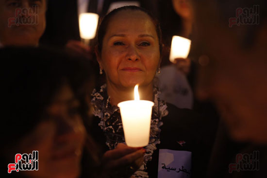 وقفة بالشموع لتأبين ضحايا الكنيسة البطرسية (25)