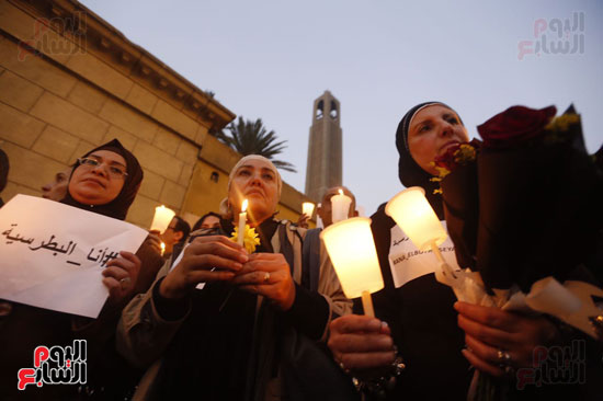 وقفة بالشموع لتأبين ضحايا الكنيسة البطرسية (19)