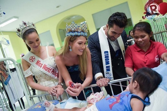 ملكة جمال العالم بزيارة لإحدى المستشفيات