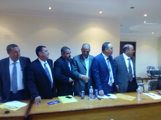 أحمد جعفر نائب رئيس مجلس الأمناء مع أعضاء المجلس