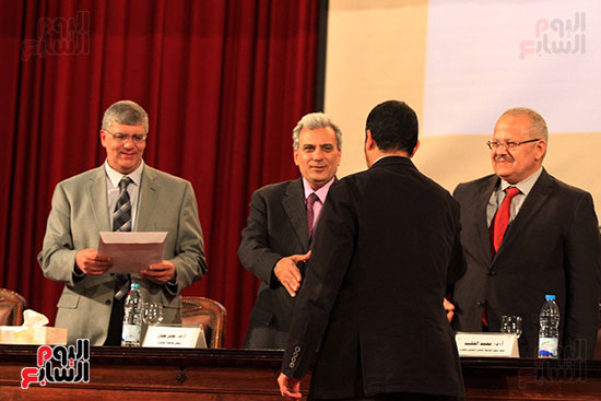 جامعة القاهرة تكرم أعضاء جدد من هيئة التدريس المنشورة أبحاثهم دوليا (24)