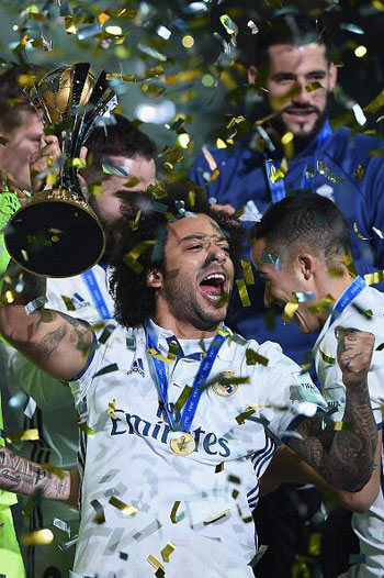  راموس مدافع ريال مدريد يحتفل بكأس الأندية 