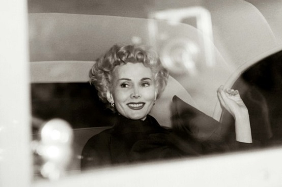 فى أبريل 1954 خلال سفرها لباريس