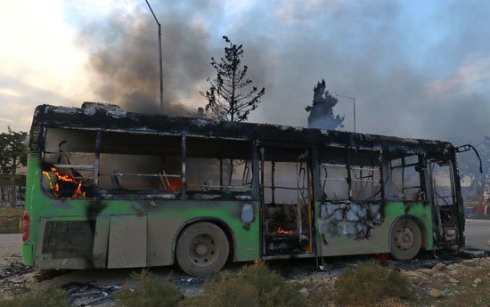 جانب من إضرام النيران فى حافلات