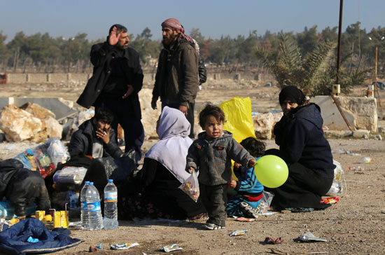 مواطنين-سوريين-يجلسون-على-الأرض-بعد-إجلائهم-من-شرق-حلب