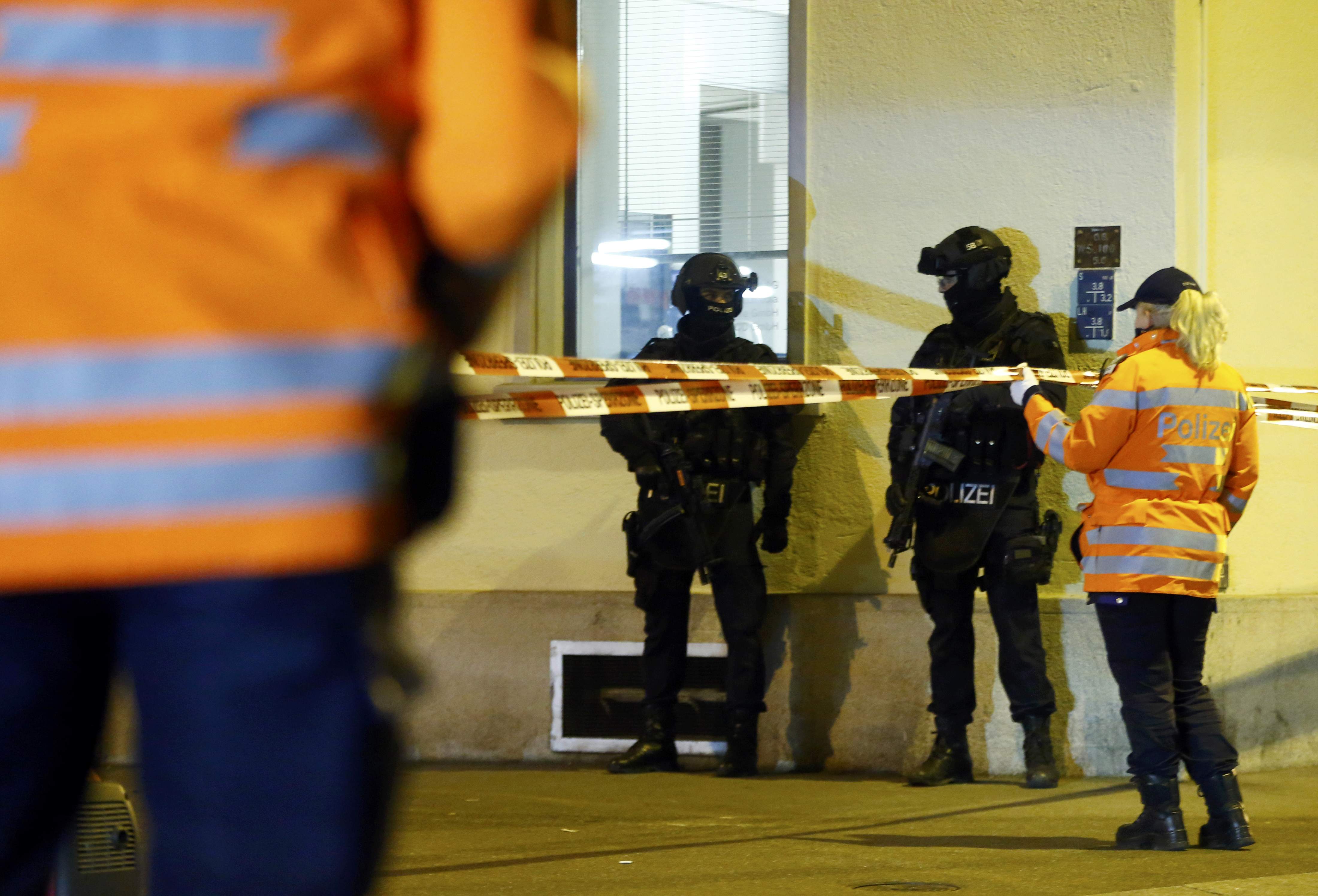 إصابة 3 أشخاص فى إطلاق نار على مركز إسلامي بزيورخ السويسرية (3)