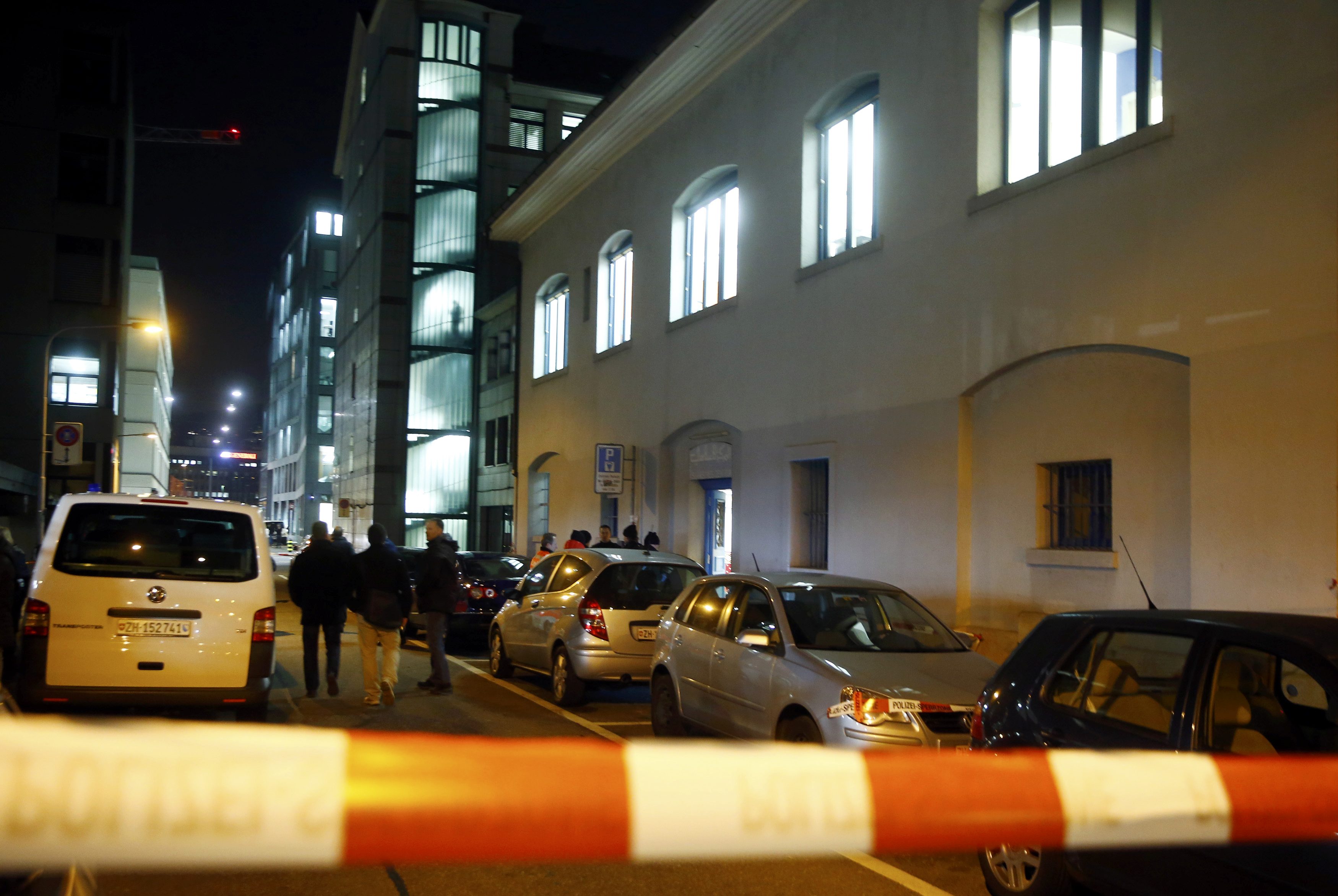 إصابة 3 أشخاص فى إطلاق نار على مركز إسلامي بزيورخ السويسرية (6)