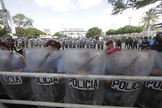  قوات الأمن تتصدى للمتظاهرين فى نيكاراجوا