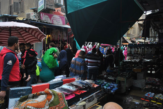تزاحم فى السوق التجارى ببورسعيد