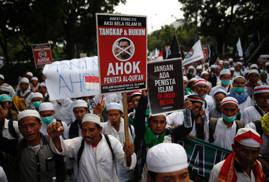 آلاف المسلمين فى إندونيسيا يتظاهرون ضد حاكم جاكرتا