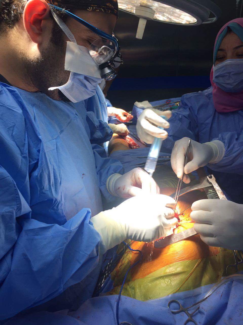 الفريق الطبى أثناء الجراحة
