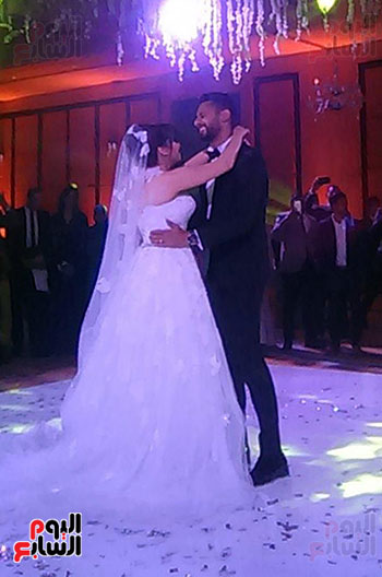 الرقصة الأولى للعروسين .. أحمد وناريمان