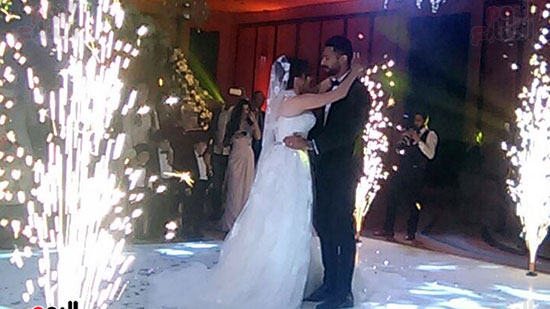 الرقصة الأولى للعروسين   ..كابتن أحمد عادل وناريمان محمد صالح