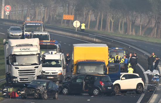 حادث تصادم فى فرنسا ومقتل 5 أشخاص وإصابة 20 أخرين