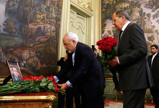 وزير الخارجية الروسي  ونظيره الإيراني يضعون الزهور في ذكرى السفير الروسي