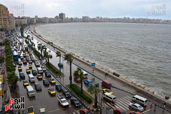 كورنيش الإسكندرية بلا تجمعات للمياه