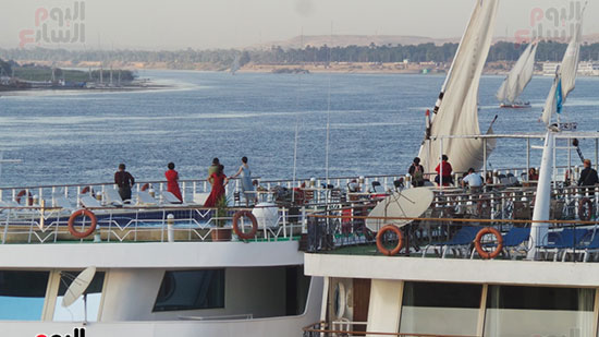 استمتاع السائحين على متن البواخر النيلية