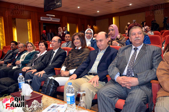 وفد من علماء مؤتمر " مصر تستطيع"  يناقش تطوير مشروعات قناة السويس 