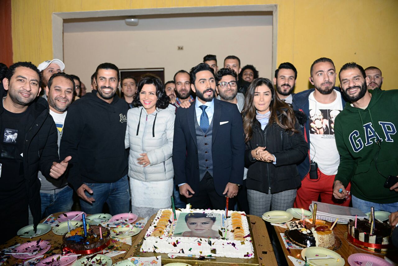 أسرة فيلم تصبح على خير تحتفل بعيد ميلاد نور أثناء التصوير