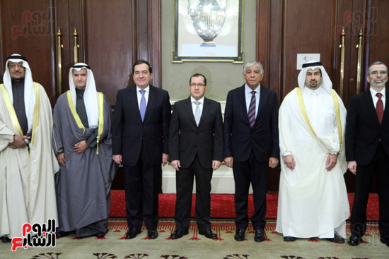 صورة جماعية لعدد من وزراء البترول العرب يتوسطهم المهندس طارق الملا وزير البترول