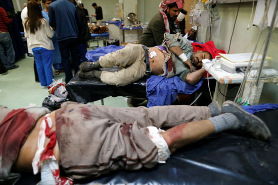 مصابين-يتلقون-العلاج-في-مستشفى-باربيل-بعد-هجمات-مدينة-كوكجالى-بالموصل-في-العراق----رويترز