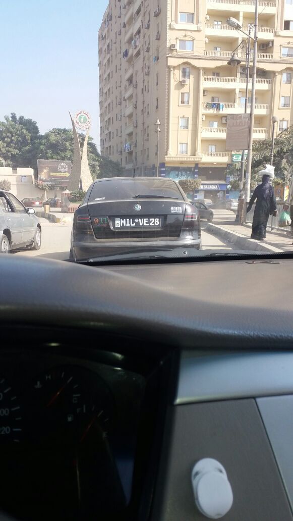 سيارة مخالفة أعلى كوبرى مبارك بشبين الكوم