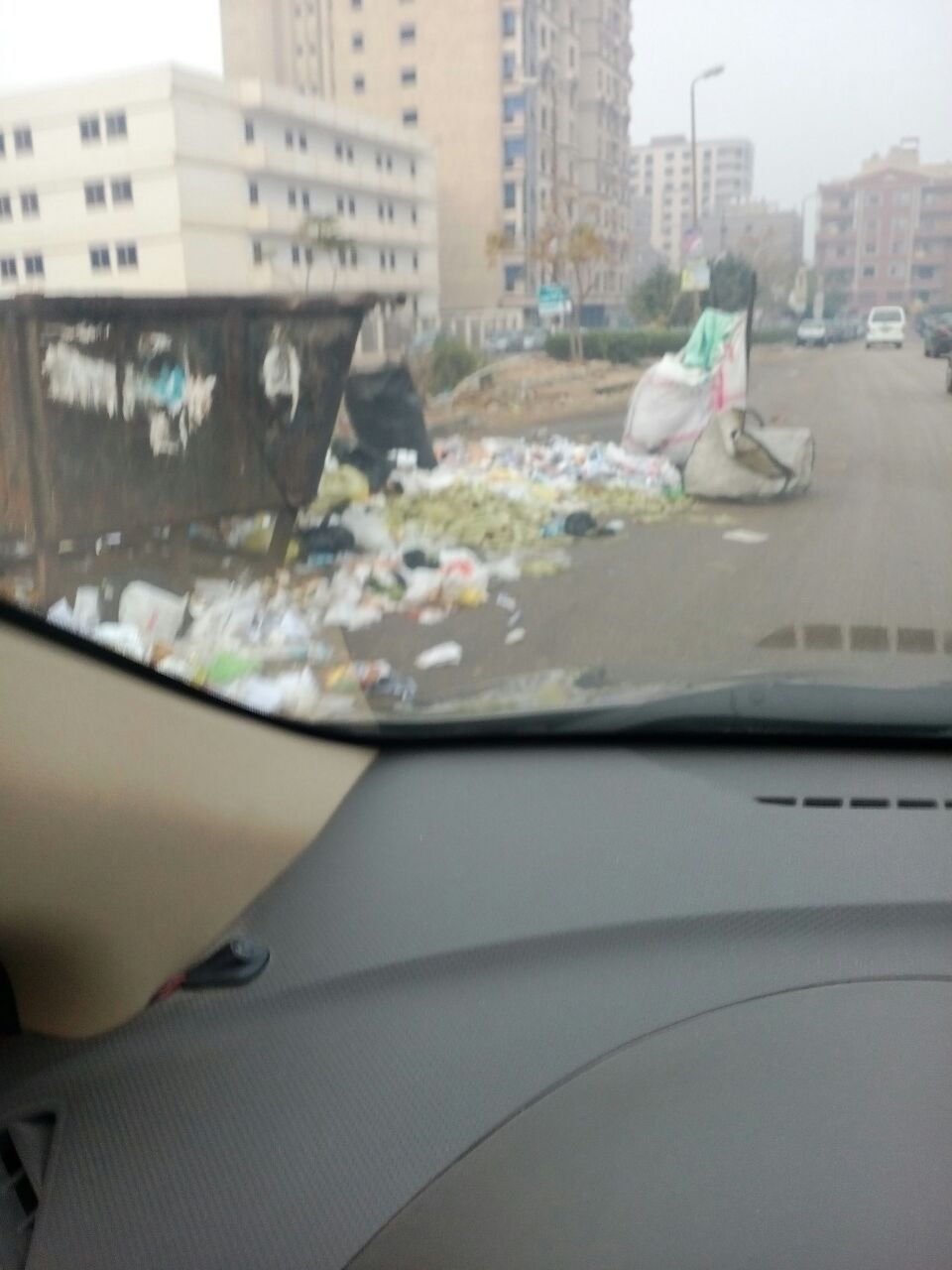اصناديق القمامة بشوارع مدينة نصر