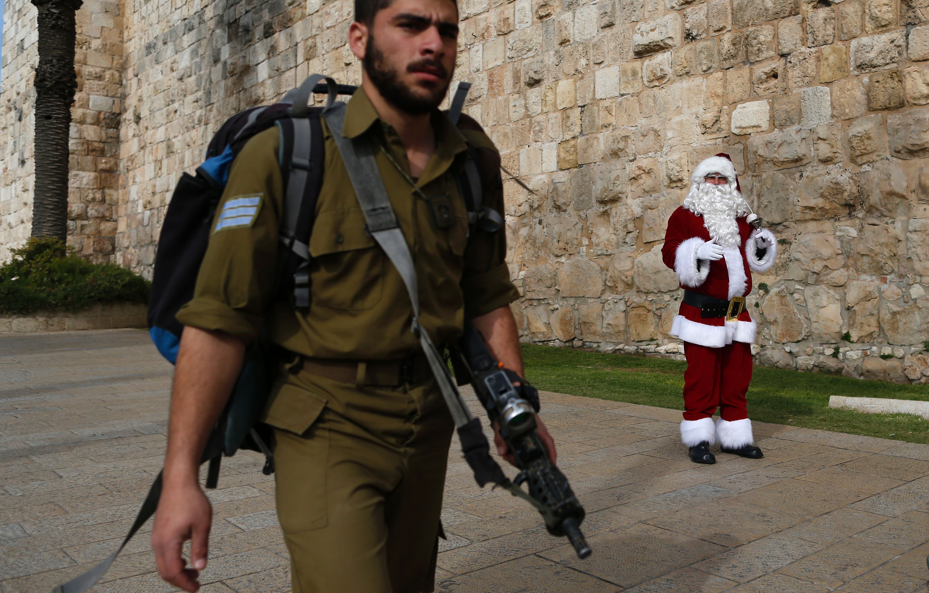 احتفال فلسطينى بزى بابا نويل