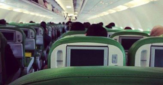أول صورة من داخل طائرة الخطوط الجوية الأفريقية المختطفة فى مالطا